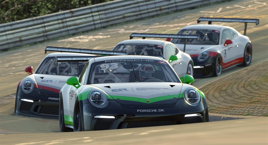 Porsche Danmark Esports Team - Frederik Kjeldgaard, Mikkel O. Pedersen, Bastian Buus og Magnus Wasteson.
(Foto: Porsche Danmark)